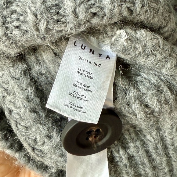 Lunya Chunky Button Front Oversized Cozy Gray Knit Cardigan - Picture 3 of 4